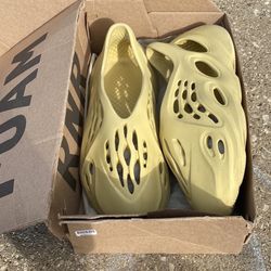 Yeezy Foam RNNR “Sulfur”