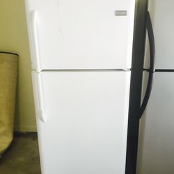 Frididaire refrigerator in white