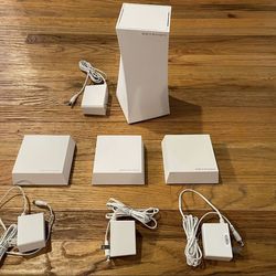 Internet router and mesh adapters