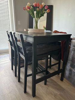 Dining Table with 4 chairs