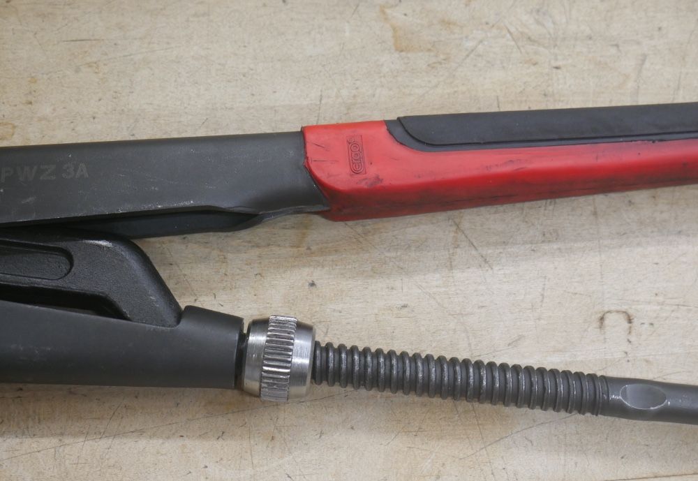 Snap-on Tools RED 21-1/2" Soft Grip Adjustable Plier Wrench PWZ3A. used. tested. in a good working order. made in Argentina.