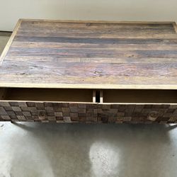Coffee/Cocktail Table 