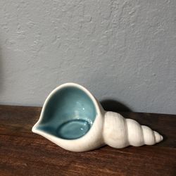 Shell Shaped Candleholder 