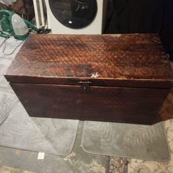 Classic WORLD MARKET TRUNK - 2007 VINOD TRUNK FROM WORLD MARKET