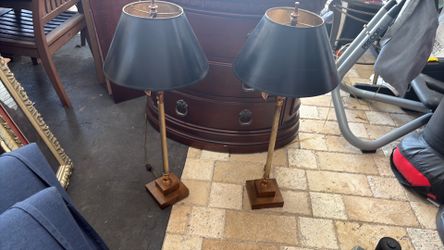 2 hollywood Regency style gilded table lamp with black shade