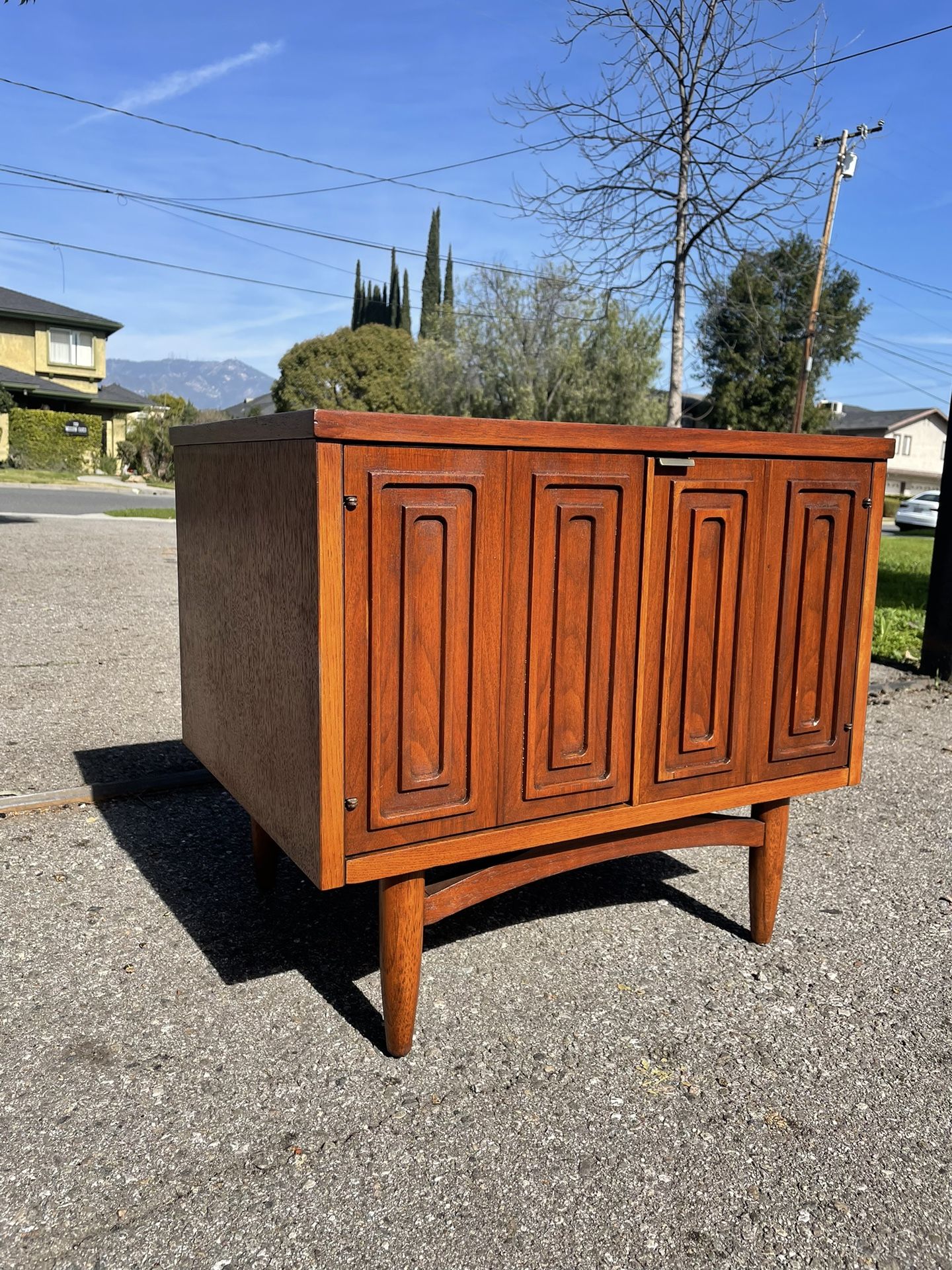 Mid-Century Modern Broyhill Sculptra Nightstand