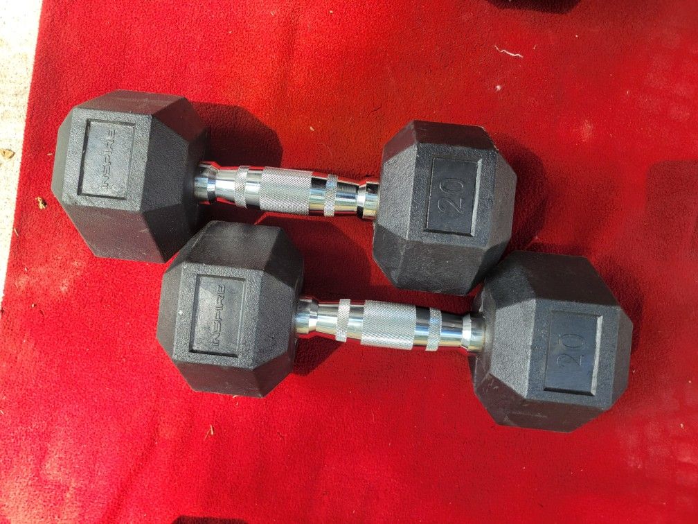 SET OF 20LB RUBBER COATED HEXHEAD DUMBBELLS
TOTAL 40LB
11525 S HALSTED DUNKINDONUTS/7111.S WESTERN WALGREENS
45$ CASH ONLY AS IS