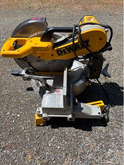 DEWALT 12-in 15-Amp Dual Bevel Sliding Compound Corded Miter Saw