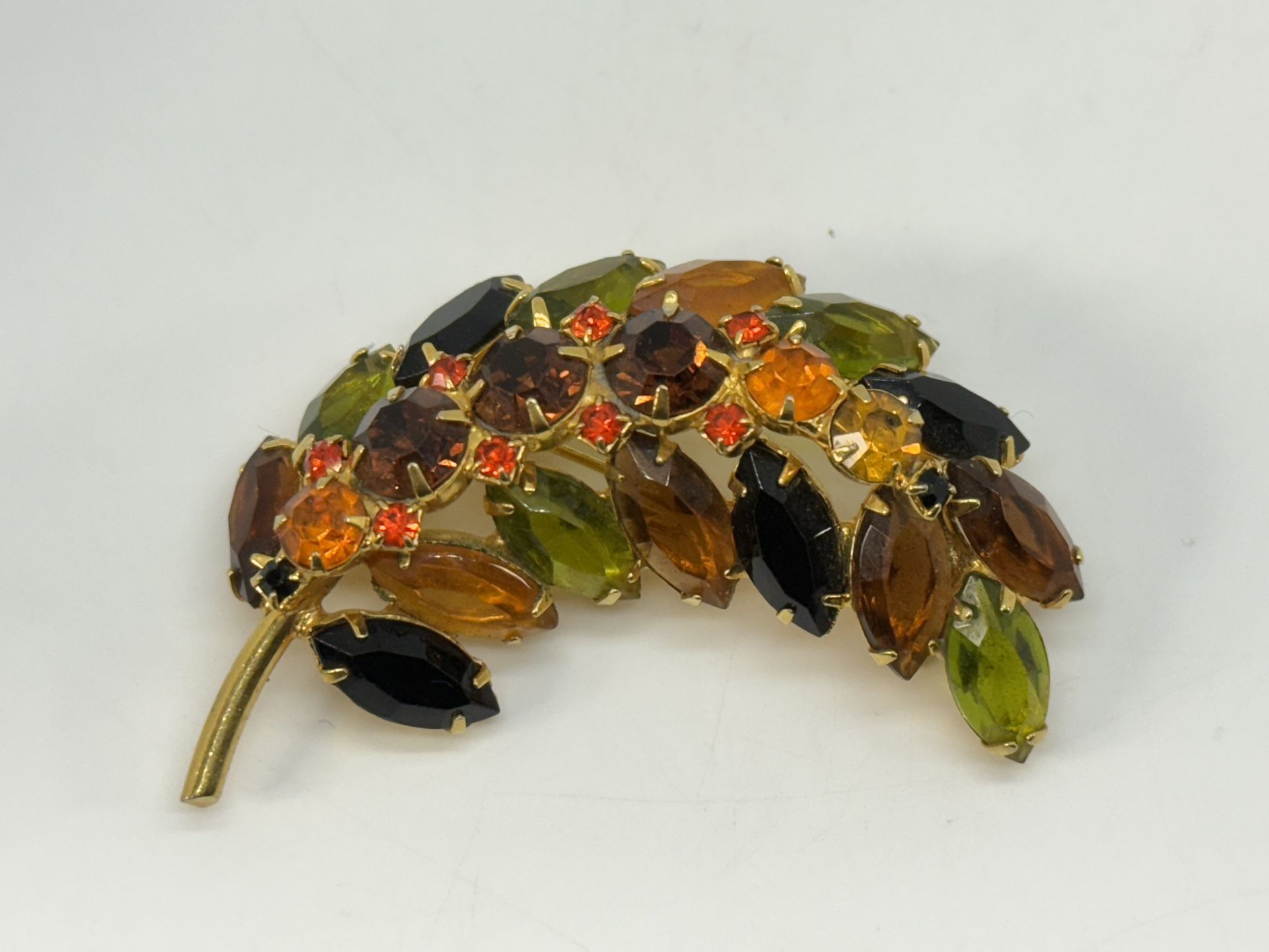 Vintage Juliana D & E DeLizza Elster Gold-Tone Multi-Stones Leaf Brooch