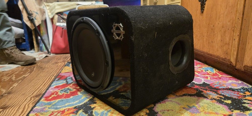 12' JL Audio W3v3 Sub W/ Kicker KXA Amp