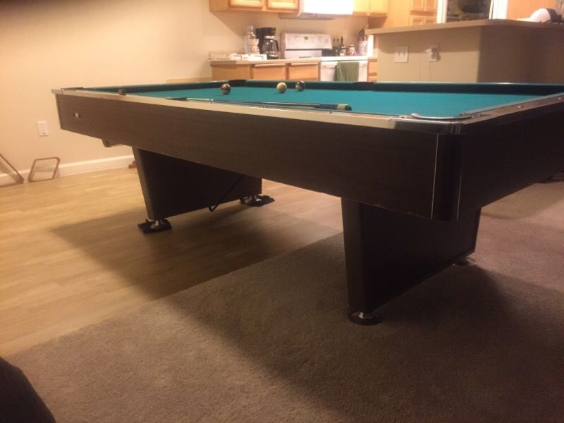 Frederick-Willys pool table n balls