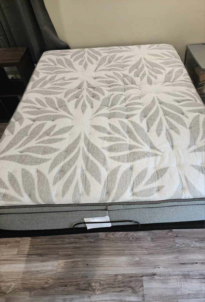 Reclinable Queen Size Matress