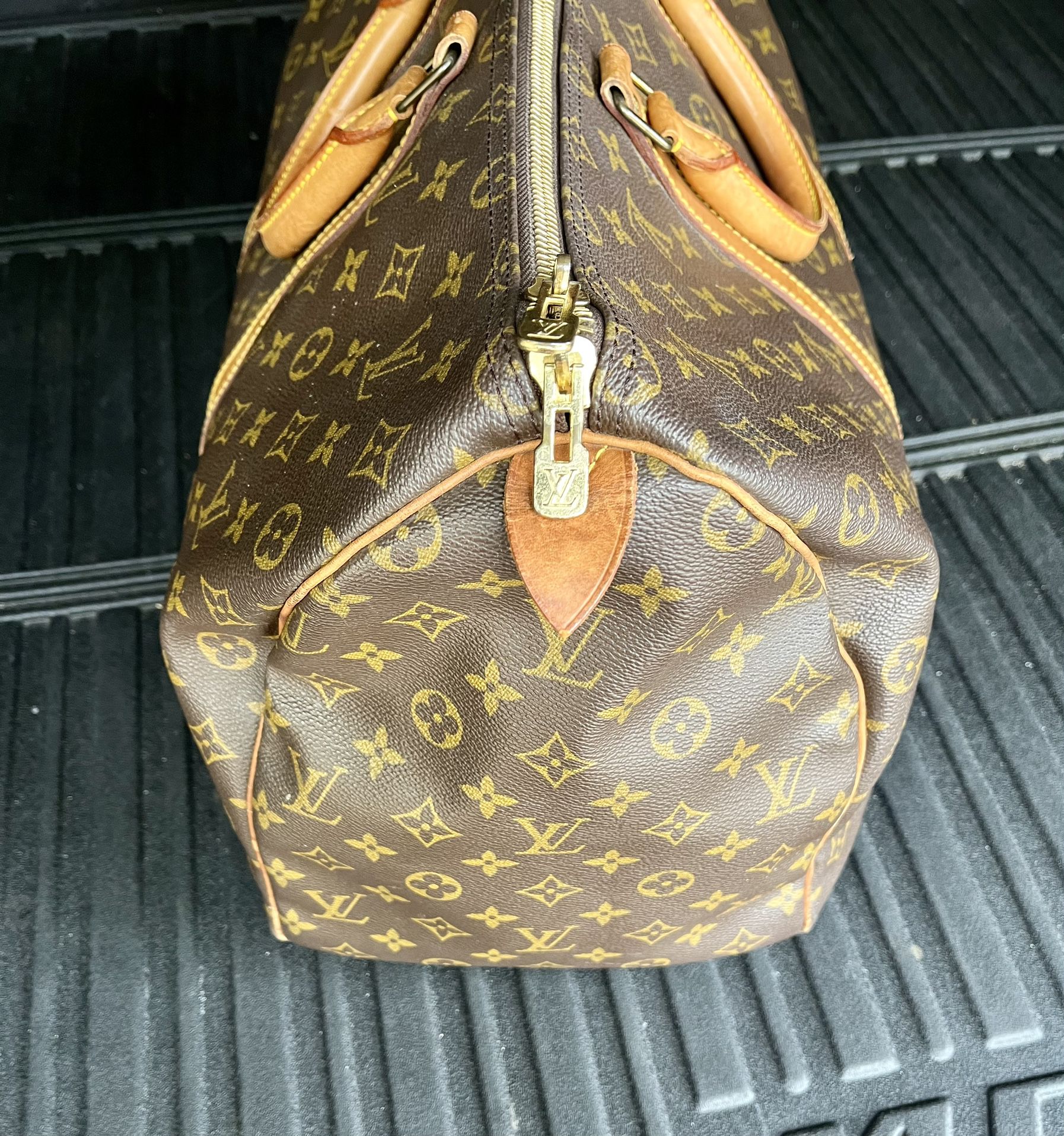 Vintage Louis Vuitton Keep all size 50 for Sale in Columbia, MD