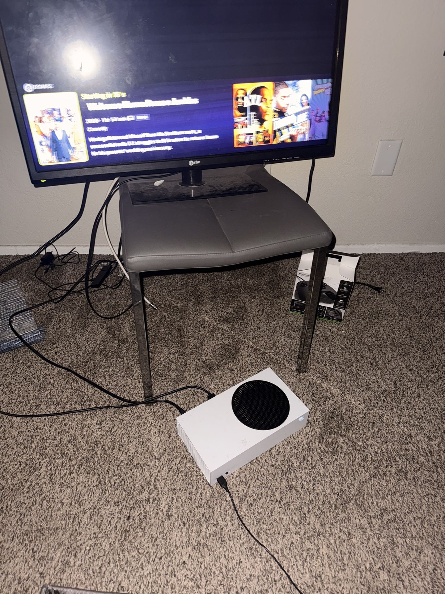 xbox series s + 2 controllers 