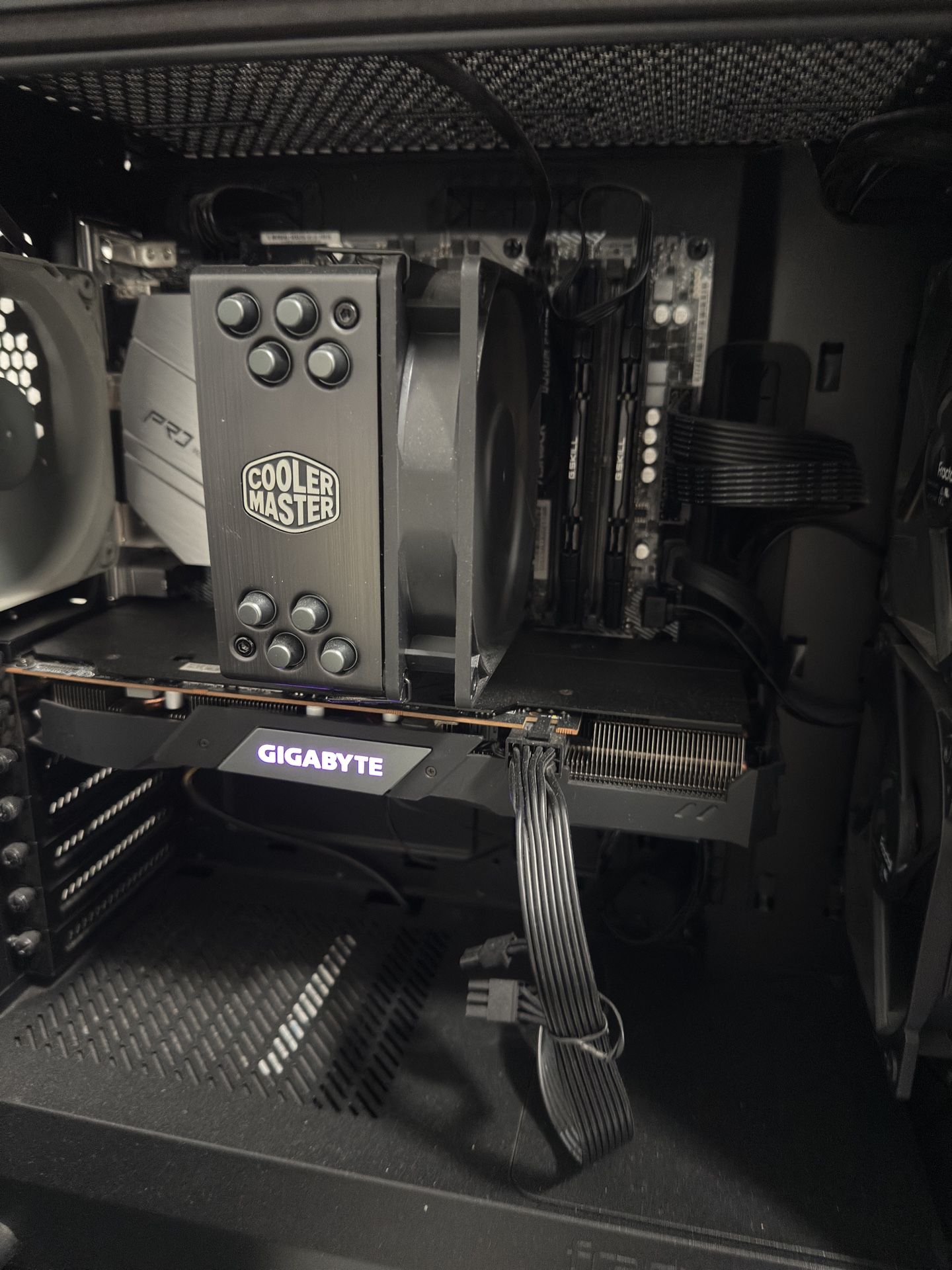 Custom Gaming PC – Ryzen 5 3600XT / RX 5600 XT / 16GB RAM / 500GB SSD