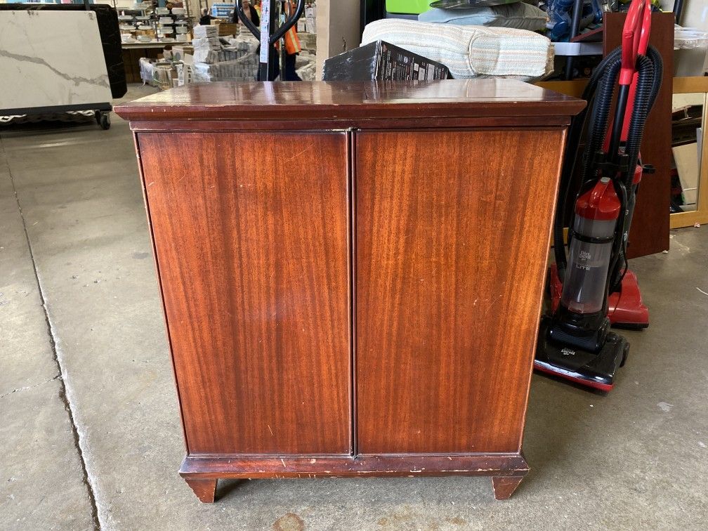 MAGNAVOX 1940s 78 Record Player & Tube Radio Console