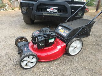 LIKE BRAND NEW CONDITION YARD MACHINES BAGGER MOWER! READY TO CUT!