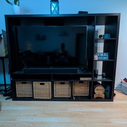 LAPPLAND TV Entertainment Center Stand – Black- with 4 Wicker Baskets Included – Used/Good Condition

