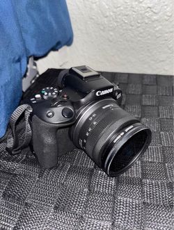 Canon EOS  R50 w/kit lenses