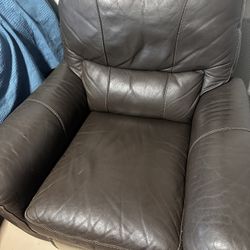 W I D E lazy boy chair
