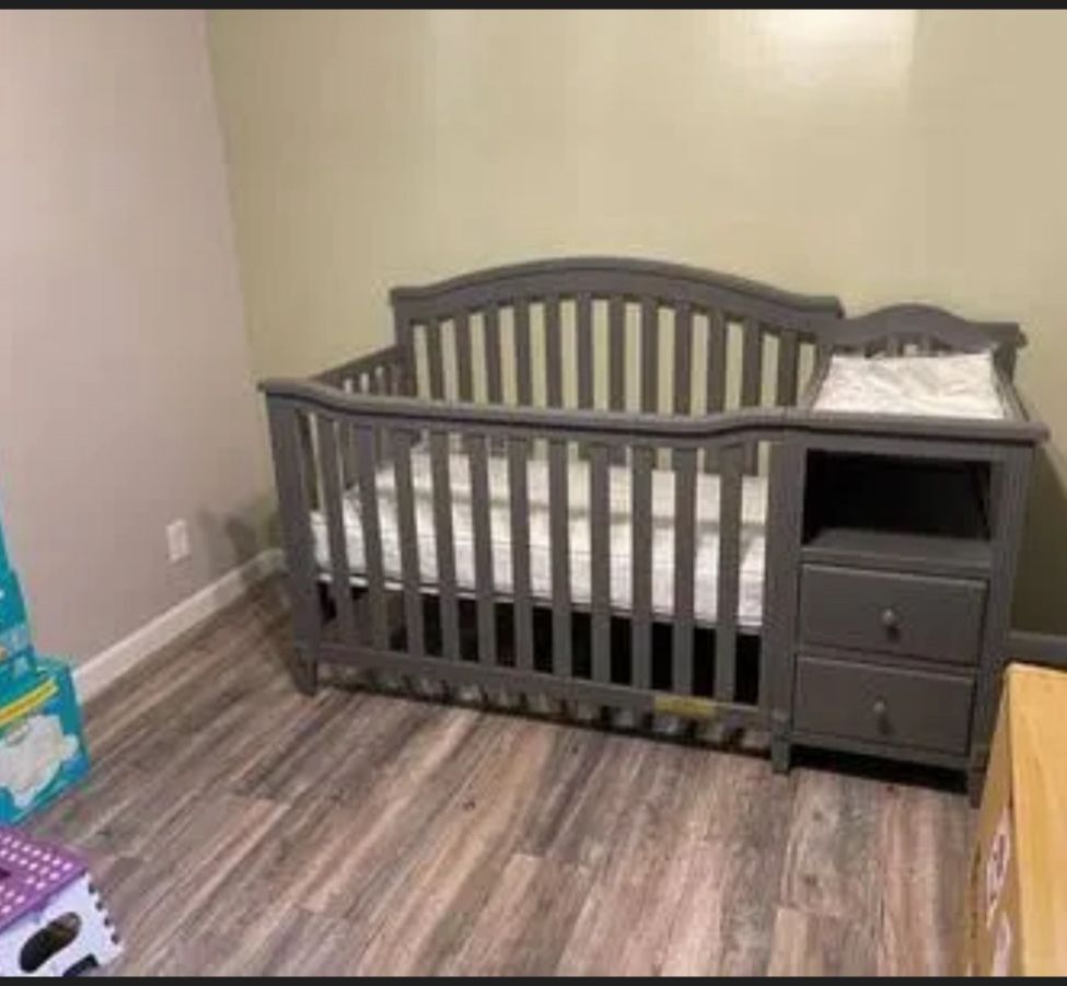 Baby Crib With changing table