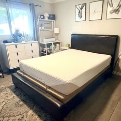 Like New Complete Queen Size Bed Set With Adjustable Base 