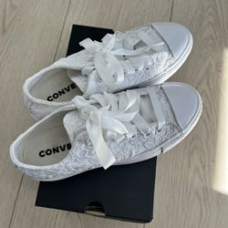Converse - Women’s 6.5