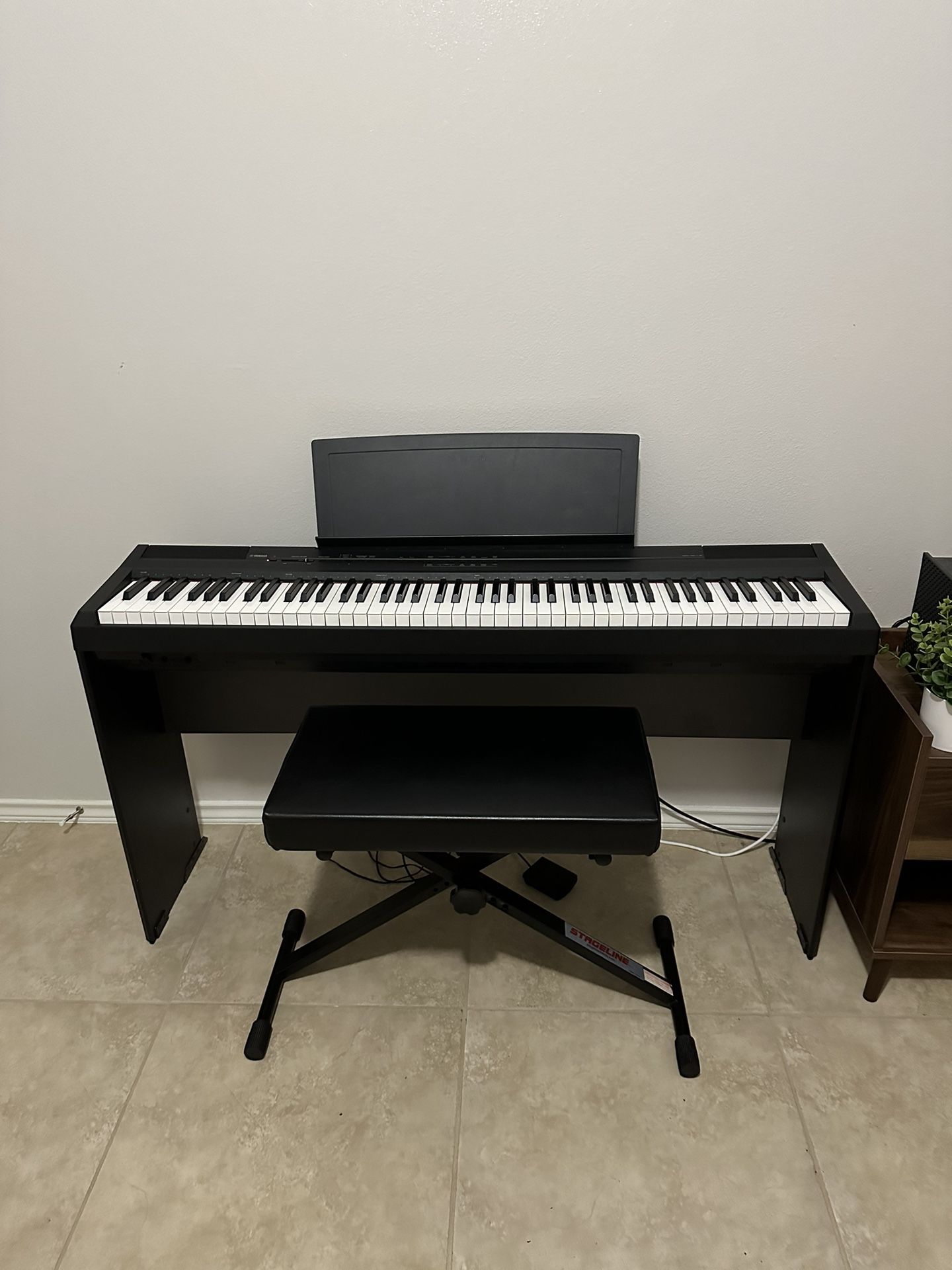 YAMAHA Digital Keyboard P-105 w/ Furniture Stand & Piano Bench