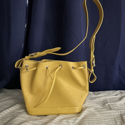 Louis Vuitton Yellow Purse ( 2008 ) 