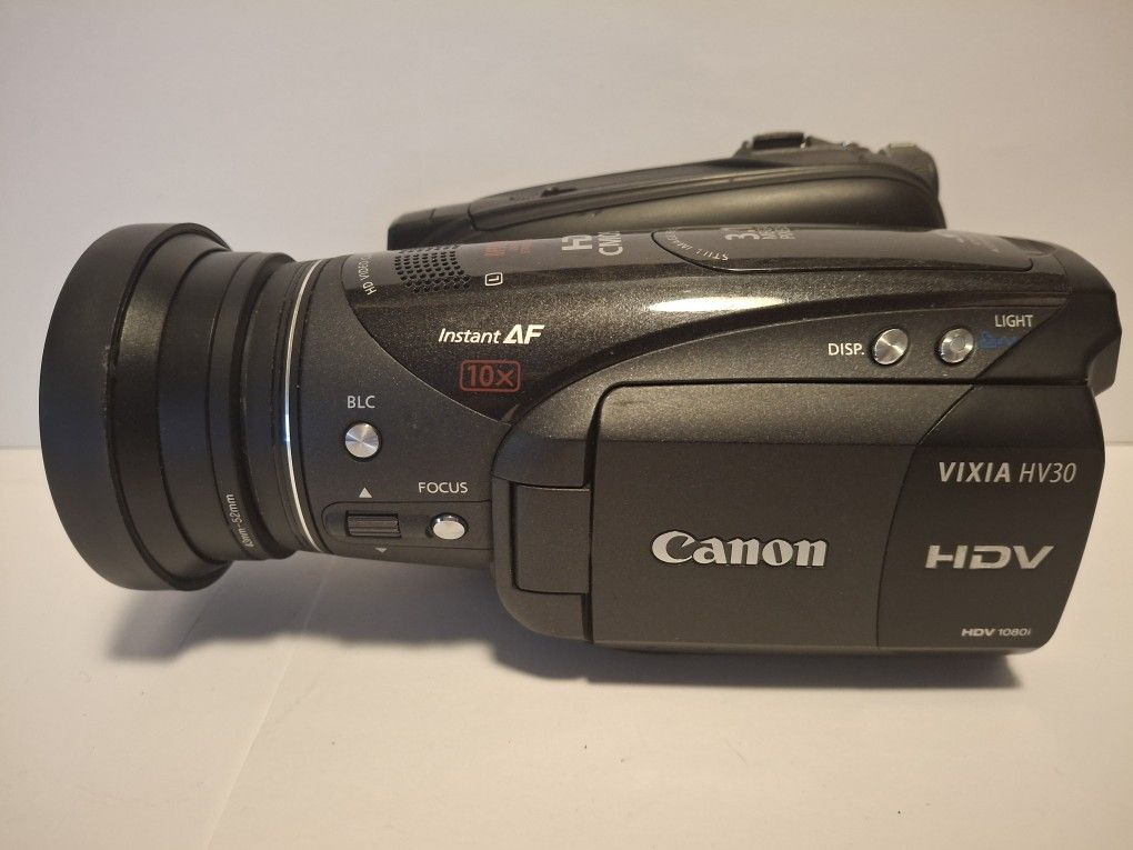 Canon Vixia HV30 MiniDV Camcorder BUNDLE