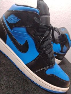 Jordan 1 Mid 'Black Royal Blue'