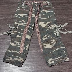 Camo capris size small
