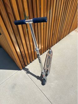 Razor scooter w blue grip