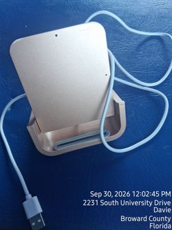 Wireless phone charger