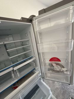 French Door Refrigerator in Stainless Steel, ENERGY ⭐️ - $1,550 (AUBREY)