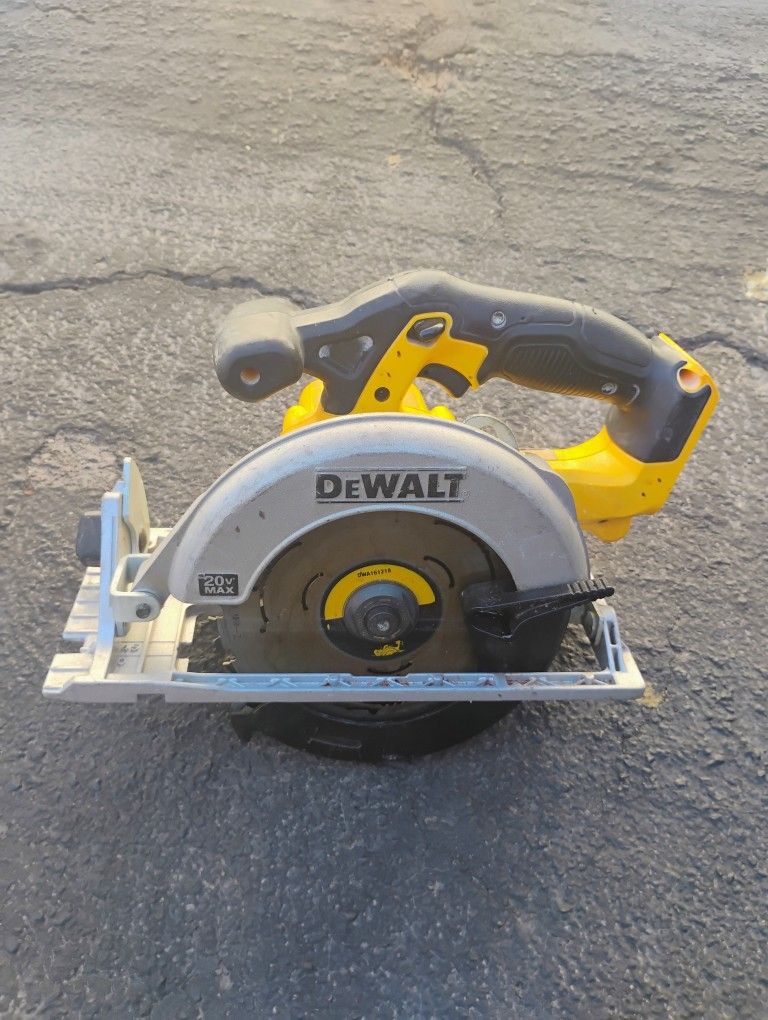 DeWalt Circular Saw 6 1/2