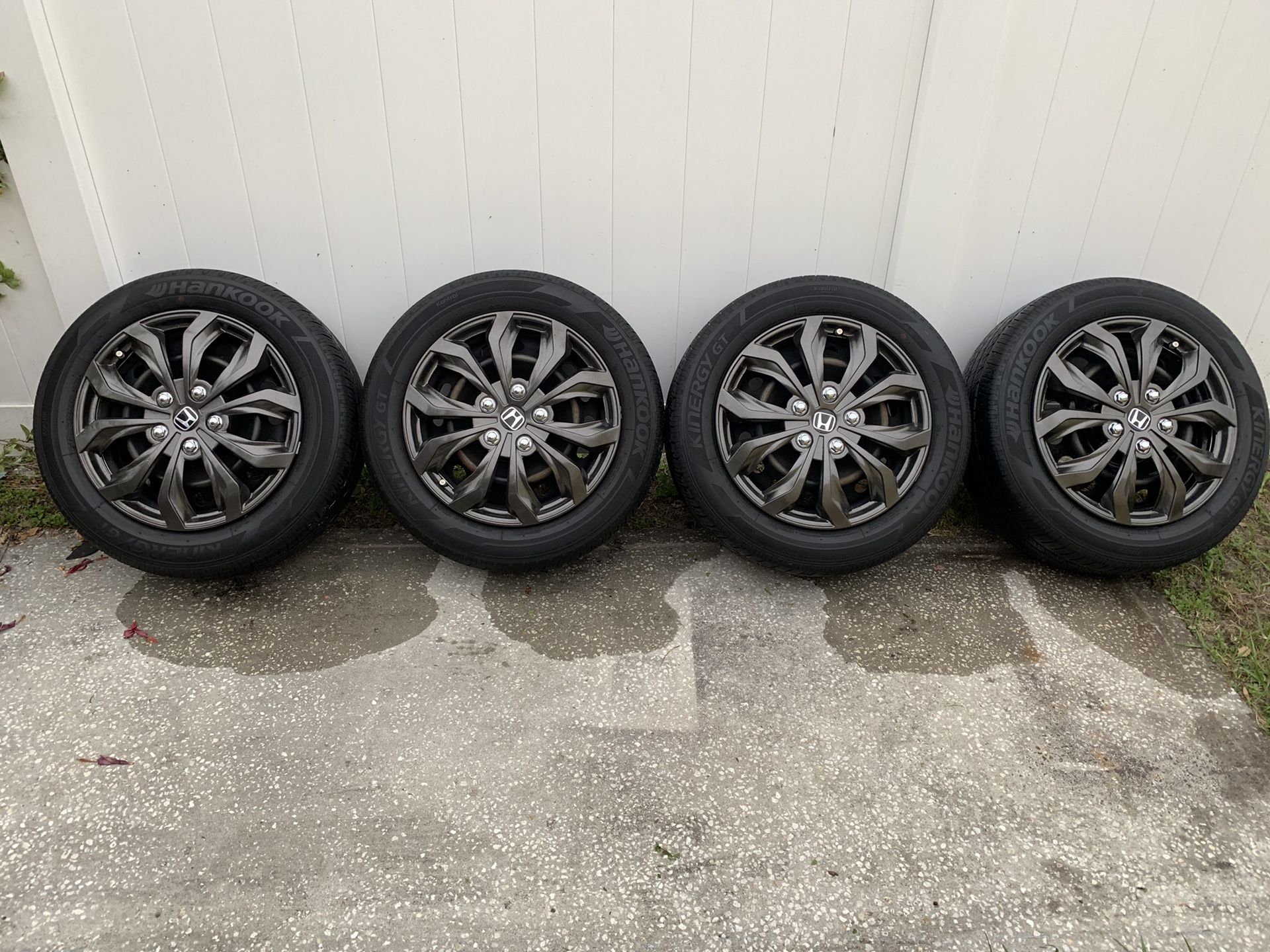 Hankook Tires 215 55 R16