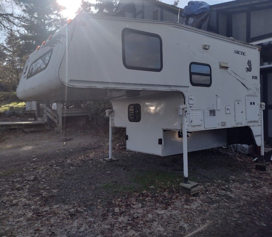 2003 Arctic Fox 860