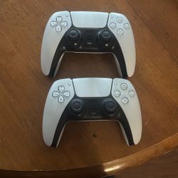 PS5 Controllers 