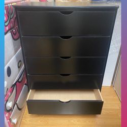 5 drawers dresser/ Five drawers dresser