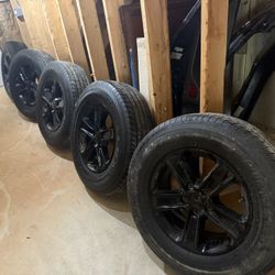 Bridgestone Dueler  H/T 685 255/70 R 18 113 T Takeoffs