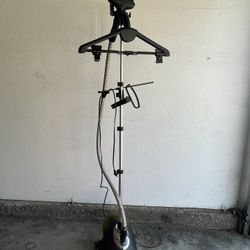 Standing steam iron