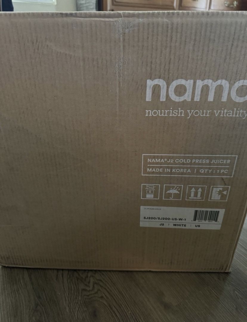 Brand New Nama J2 Cold Press Juicer – Self Feeding for Hands-Free Operation, White