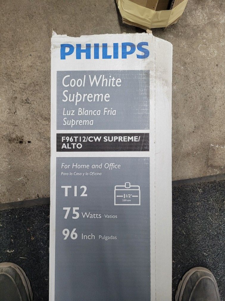 ☆FREE☆ 8FT FLOURESCENT "SINGLE PRONG" BULBS,
USED, 3/4 LIFE LEFT !