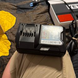 Cargador, Makita De Pila Pequeña