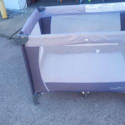 Nice EVEN Flo Playpen