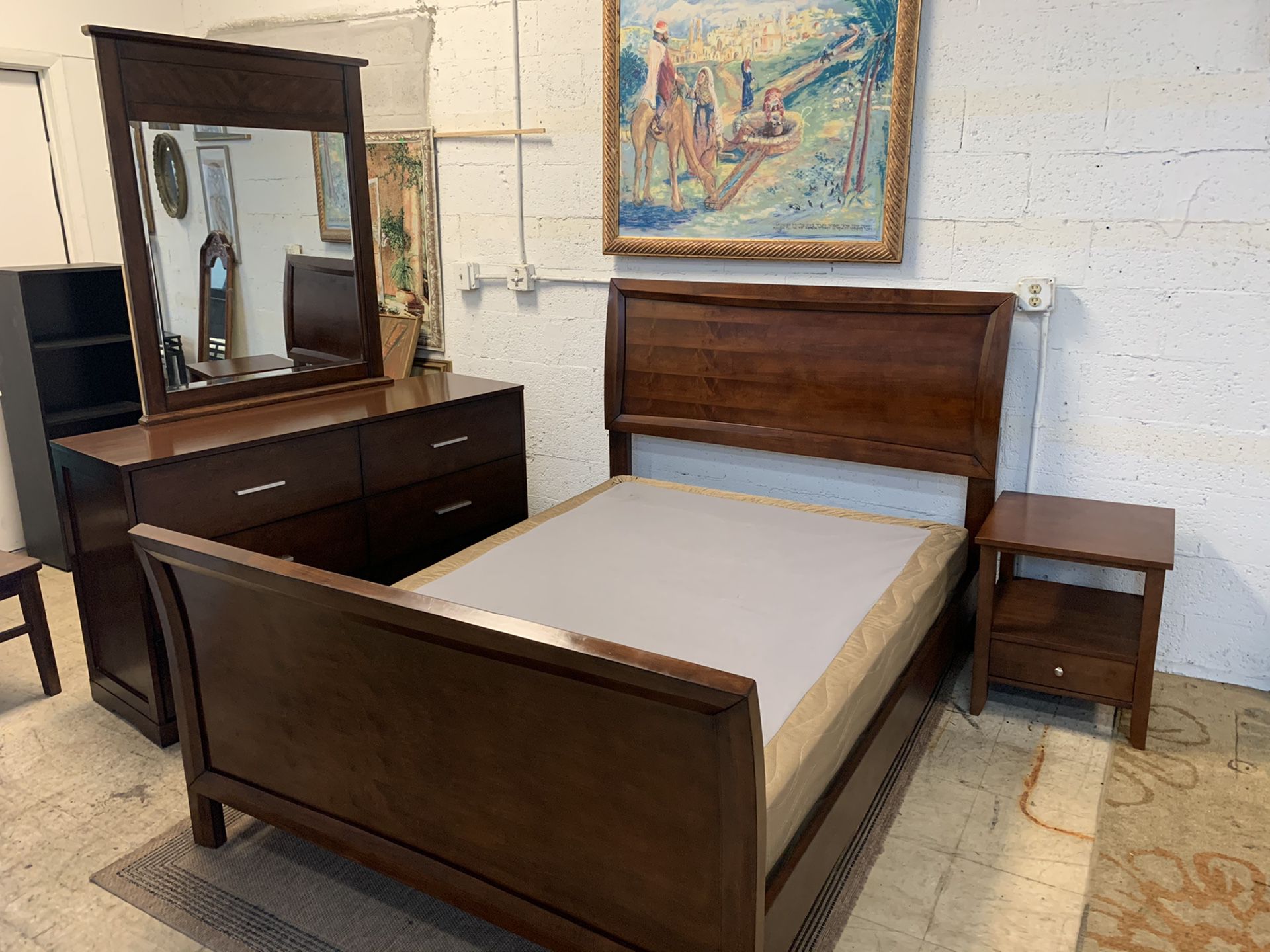 Full size bedroom set with box spring all in great condition like new and ready to go !