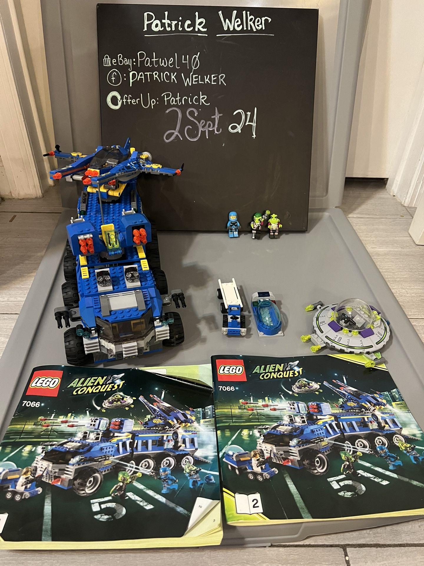 7066 LEGO Alien Conquest Earth Defense HQ