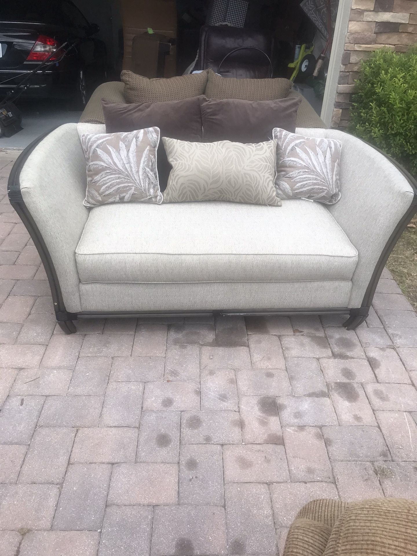 🇺🇸 Sofa King Comfortable Gray Loveseat Sofa For Sale! Free Local Delivery Is Included!