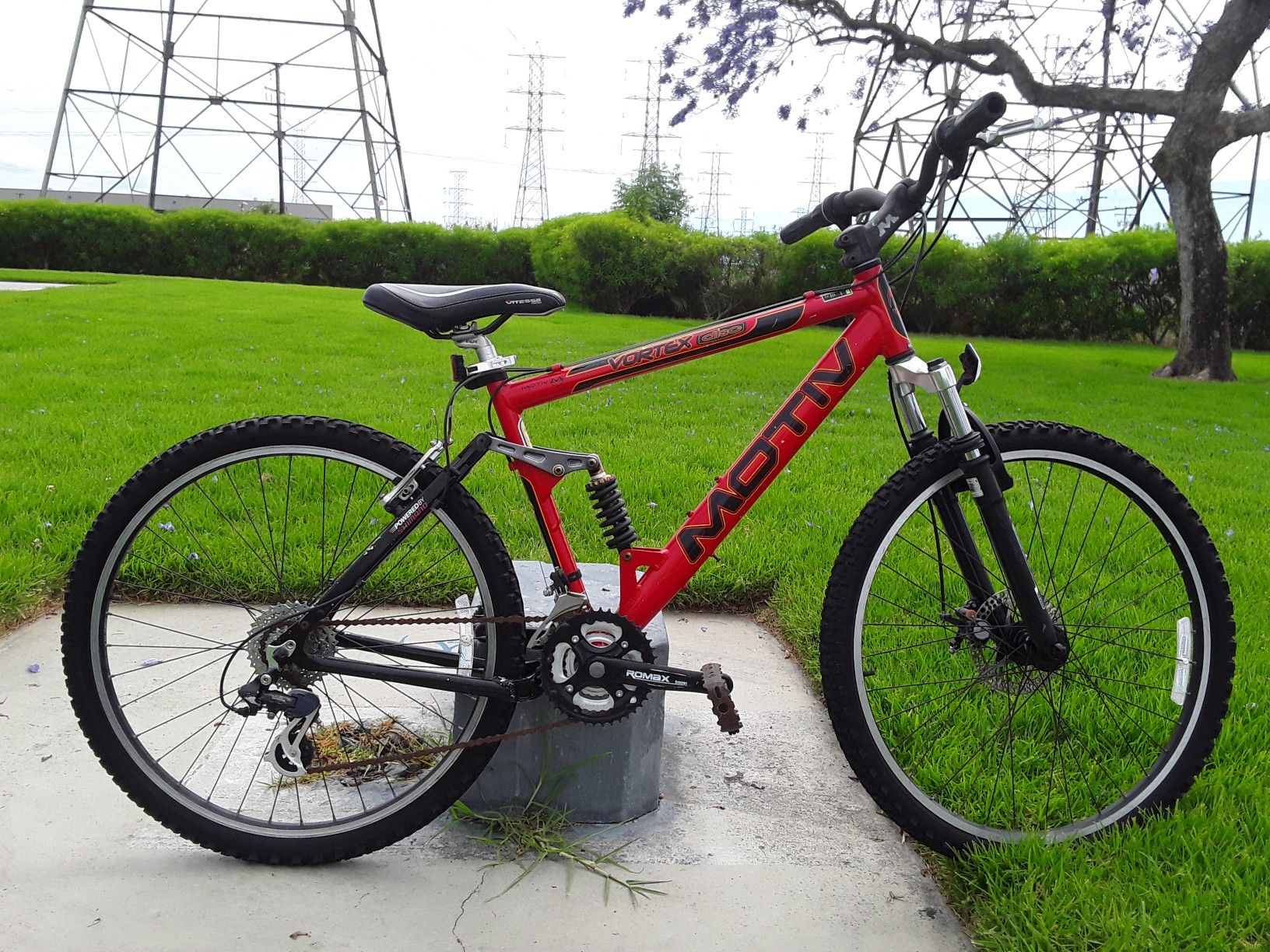 Motiv Vortex disc mountain bike tire size 26 full suspension 24 speed